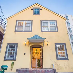 https://iza-enoshima-guest-house-and-bar.kanagawa-hotels.com